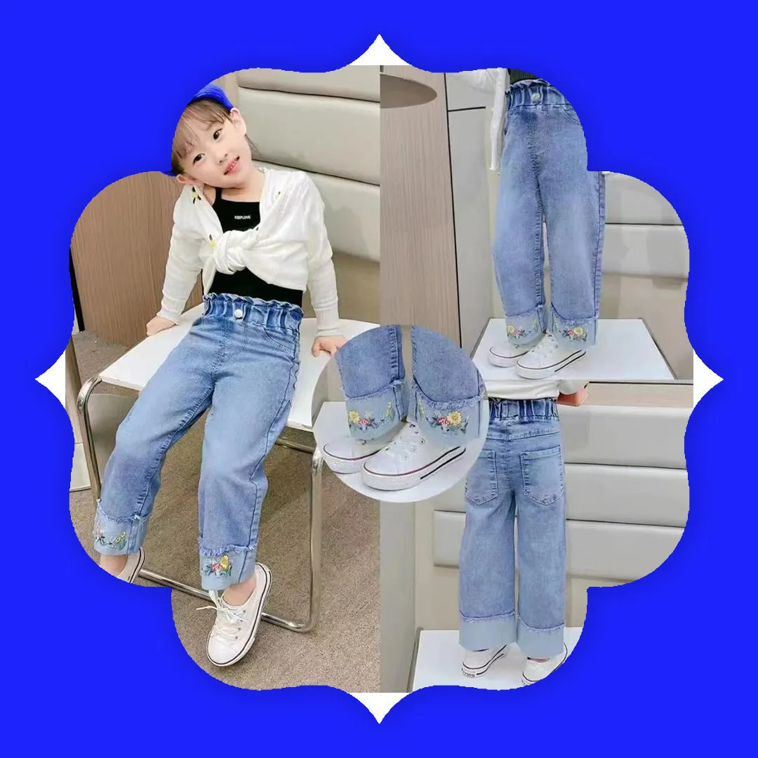 Flower Detailing Flared Denim Pants