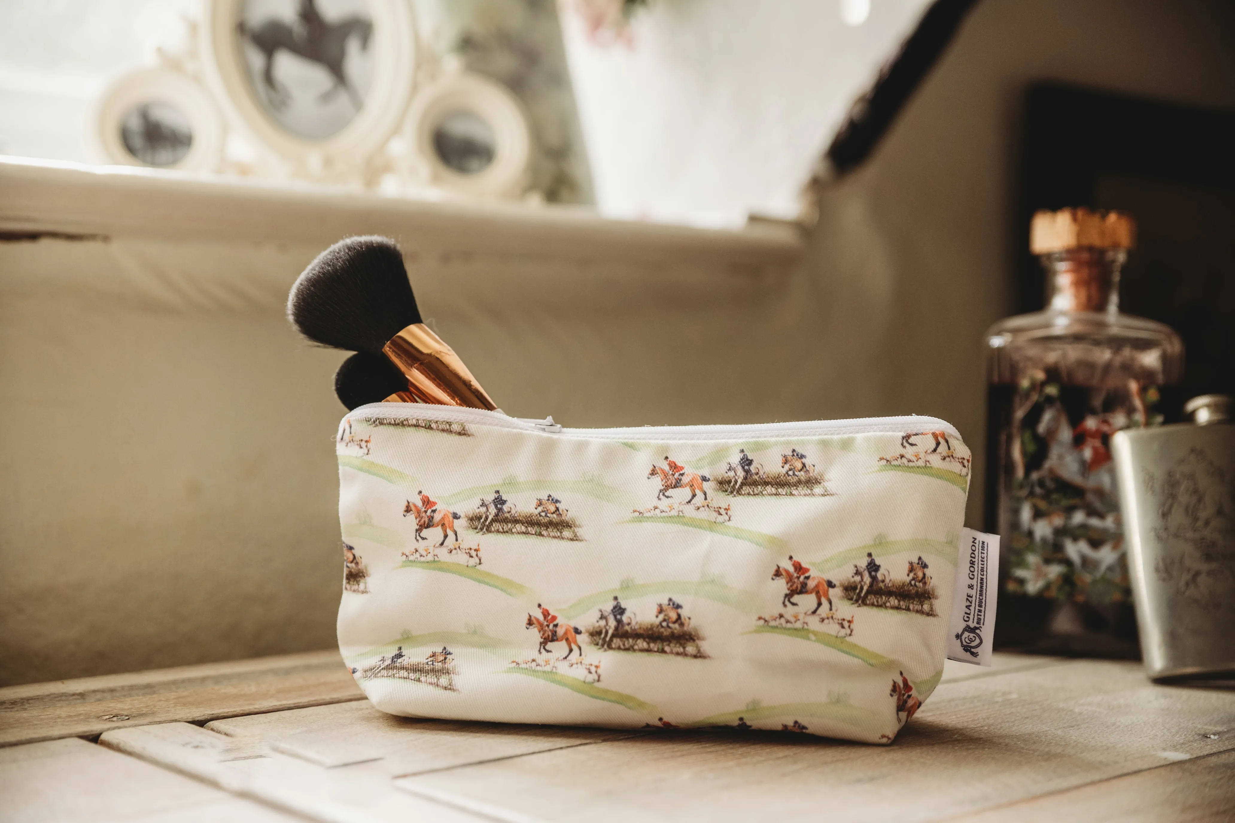 Glaze & Gordon 'The Hunt Jump' Cosmetic Bag