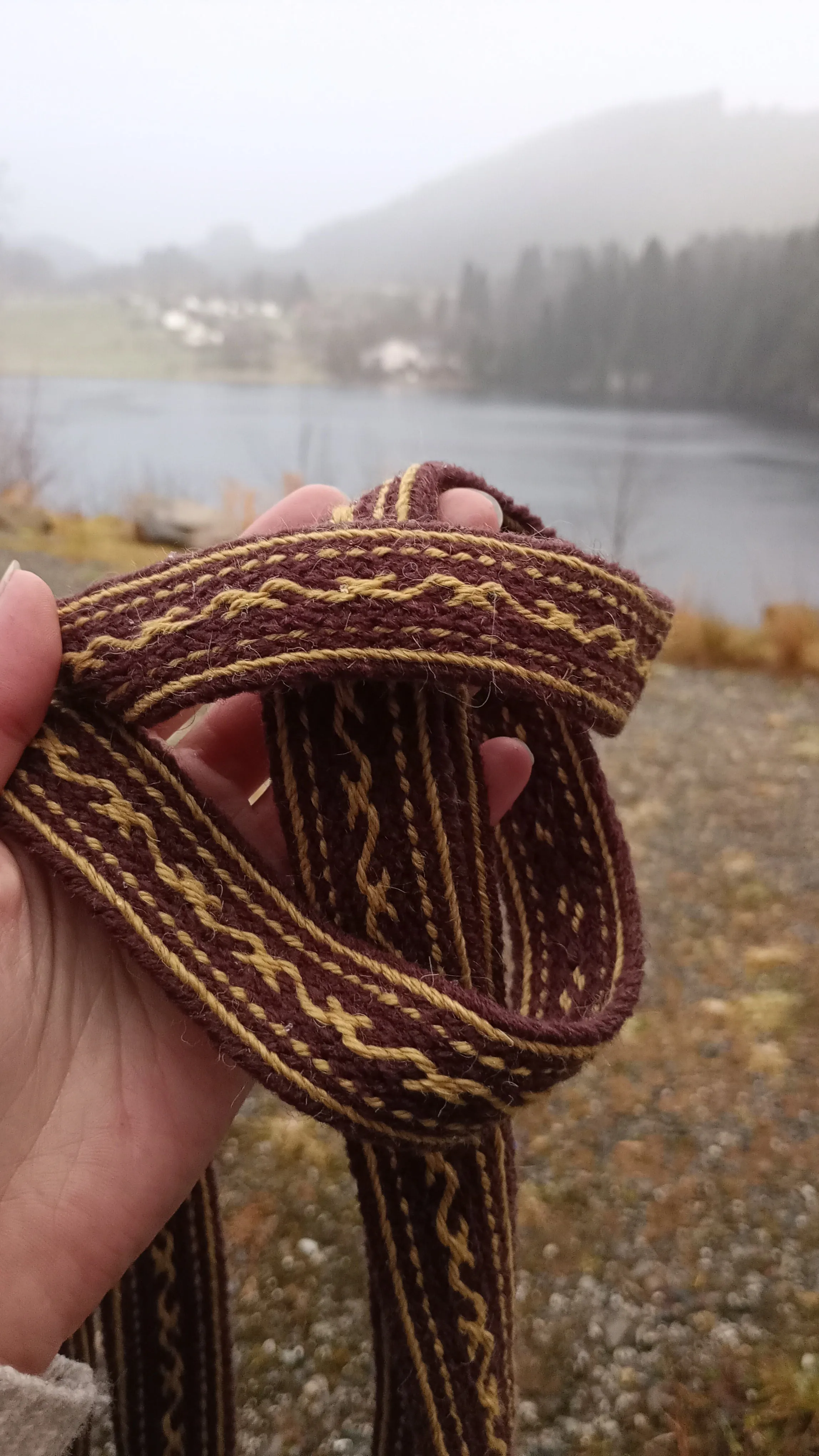 Handwoven band with S pattern